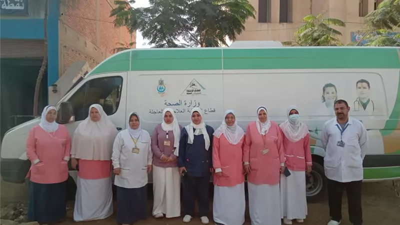 قافلة طبية شاملة تصل للقرى وتقدم خدمات علاجية مجانية متكاملة بإهناسيا
