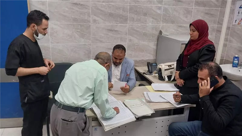 بسبب تغيبهم عن العمل.. إحالة 3 أطباء بوحدات صحية في قنا للتحقيق