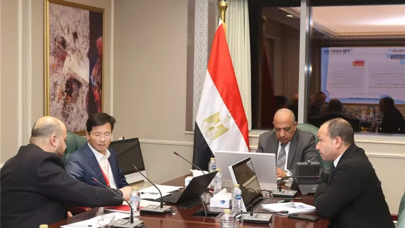 تعاون مصري صيني لتطوير الشبكة الكهربائية وخفض الفاقد