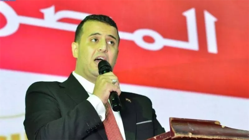 مرشح يحتفل بـ