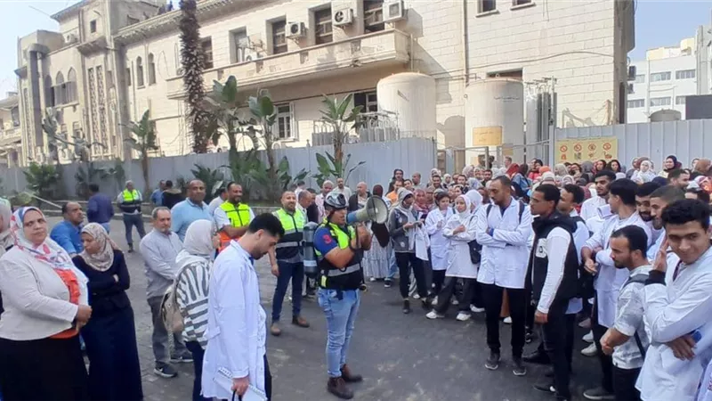 تجربة إخلاء ناجحة بكلية التمريض بجامعة عين شمس|صور