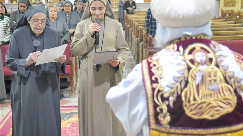 الأنبا ديمتريوس يقيم طقس استقبال مكرسة جديدة في إيبارشية ملوي بالمنيا