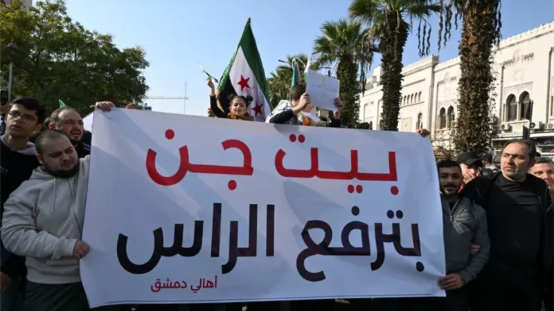 سوريا بعد الأسد.. تظاهرات حاشدة في الذكرى الأولى ورسائل غاضبة لإسرائيل