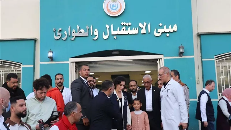 محافظ شمال سيناء والمفوضة الأوروبية يتفقدان مستشفى العريش العام
