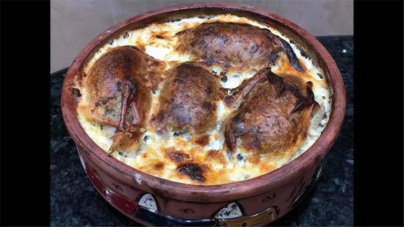 طريقة عمل الحمام المحشي بالأرز المعمر.. وصفة أصيلة ومذاق فاخر