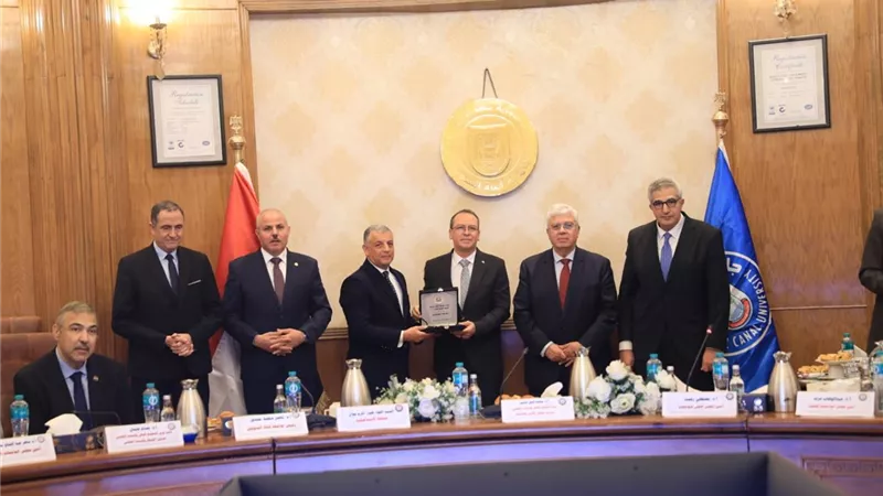 وزير التعليم العالي يكرّم «الدلتا التكنولوجية» كافضل جامعة صديقة للبيئة