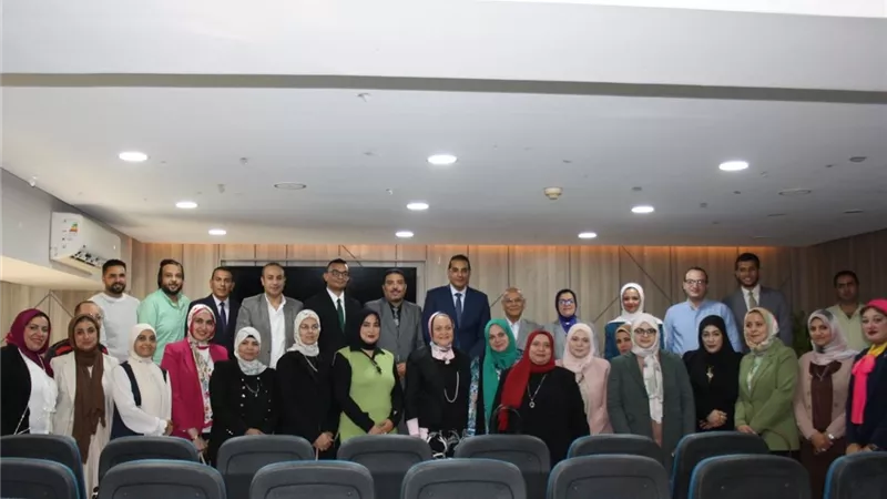 وفد جامعة دمنهور يشارك في الدورة التدريبية لإدارة الوافدين