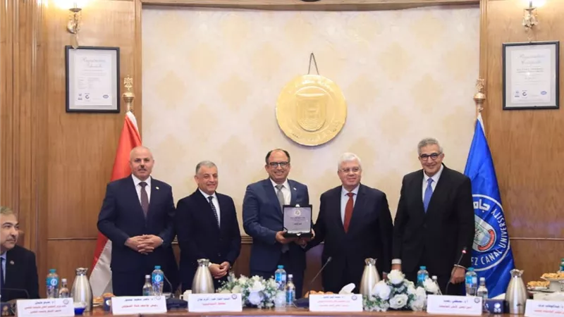 رئيس جامعة حلوان يؤكد دعم المشروعات البحثية المرتبطة بالاستدامة