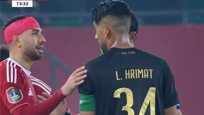   مشادة بين لاعبي الأهلي والجيش الملكي