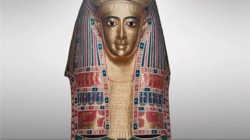 المتحف المصري يكشف عن قناع ذهبي نادر يعود للعصر الرومانى