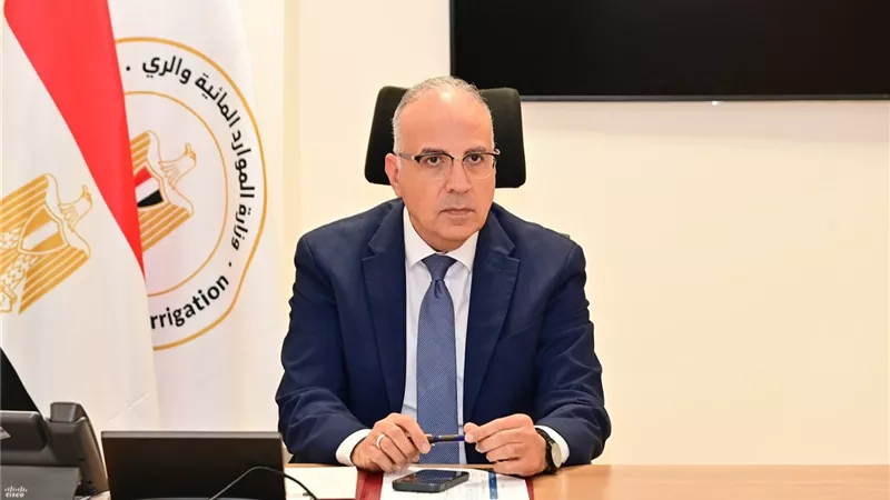 وزير الري يبحث آليات تشغيل محطات الرفع بنطاق المشروعات القومية