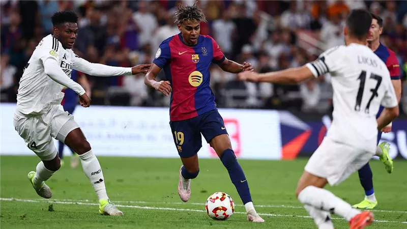 صراع صدارة الليجا.. ماذا ينتظر ريال مدريد وبرشلونة في الجولة 14 بالدوري؟