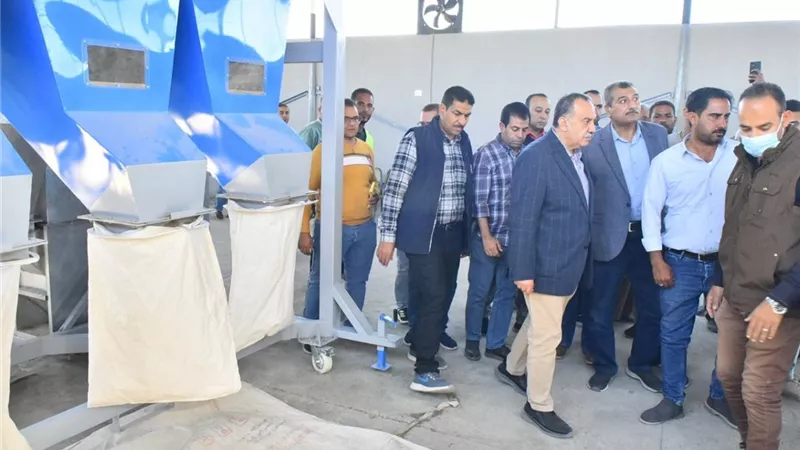 محافظ أسيوط يتفقد وحدة تجهيز النباتات العطرية والطبية بأبنوب لدعم التصدير
