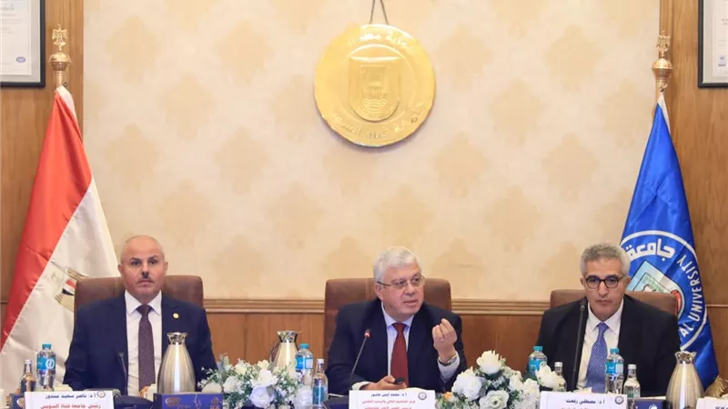 وزير التعليم العالي يشيد بجهود الجامعات في تفعيل مبادرة «تمكين»