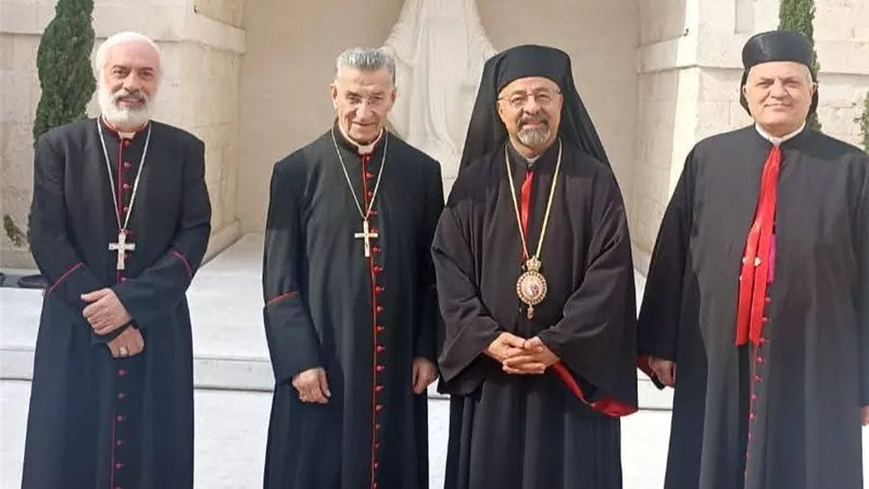 بطريرك الأقباط الكاثوليك يصل لبنان للمشاركة في زيارة بابا الفاتيكان