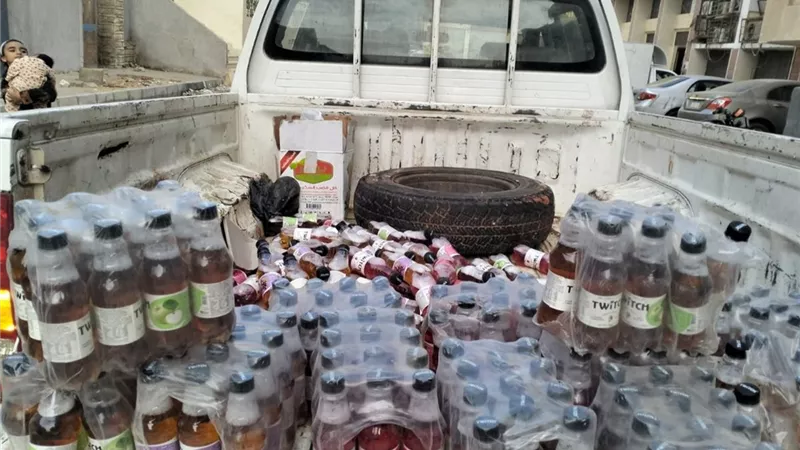 ضبط 200 زجاجة مشروب شعير منتهية الصلاحية في الفيوم