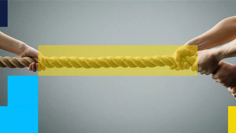 نقاد وروائيون: 