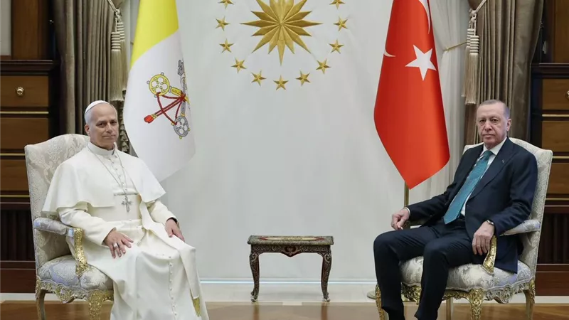 شاهد|تركيا تستقبل بابا الفاتيكان على أنشودة «طلع البدر علينا»