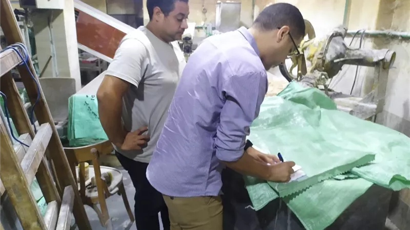 تحرير 30 محضرًا لمخابز مخالفة في حملة تموينية بكفر الشيخ
