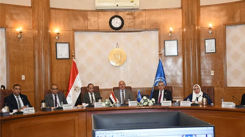 مجلس جامعة قناة السويس يستعرض خطط الاعتماد البرامجي 