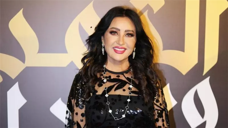 تتويج لطيفة كأفضل مطربة في مصر والوطن العربي عن ألبوم 