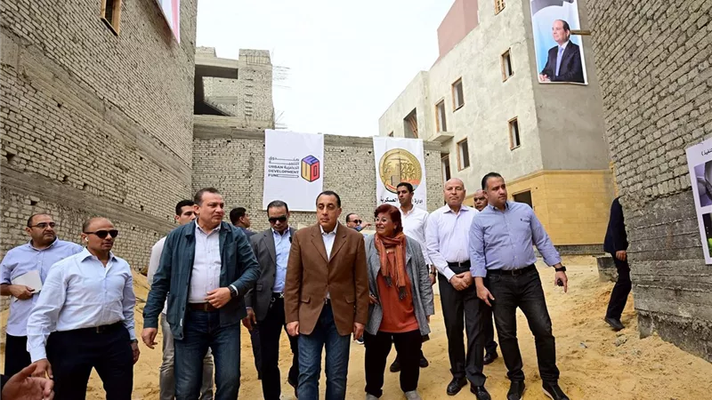 رئيس الوزراء يتفقد أعمال إعادة إحياء منطقة درب اللبانة 