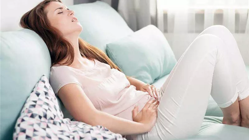 أعراض تكيسات المبايض عند الفتيات.. زيارة الطبيب عند ظهورها واجبة