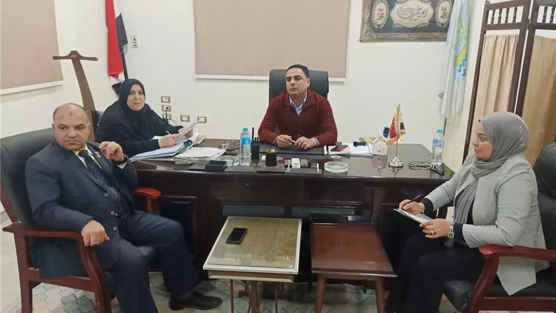 رئيس مركز قلين يترأس اجتماعا بالجهاز التنفيذي