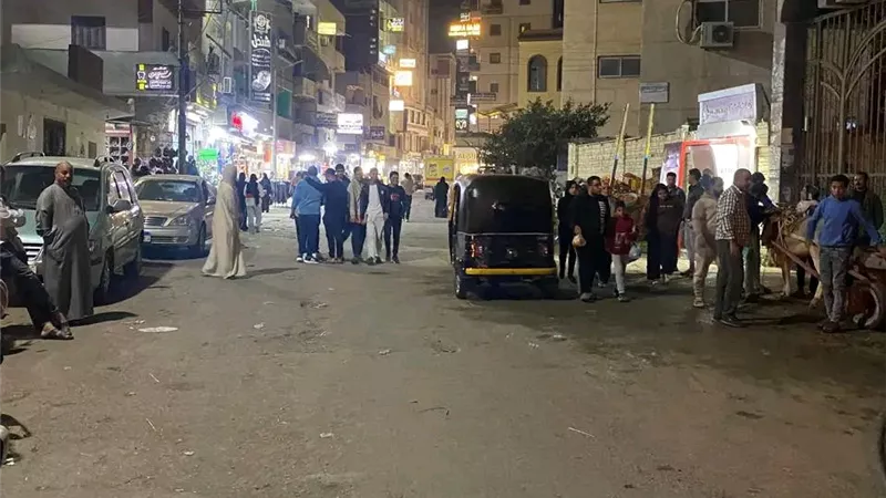 حملة لإزالة الإشغالات بشارع المستشفى في منية النصر