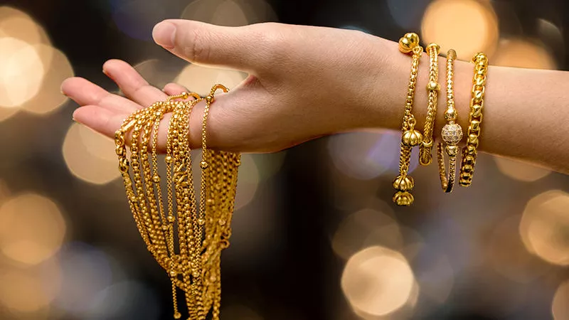 حكم الزكاة على ذهب الزينة للمرأة.. دار الإفتاء تجيب