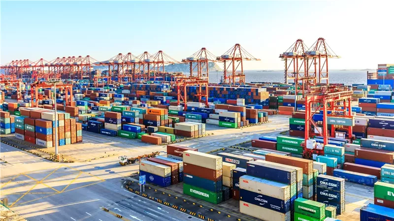  نمو التجارة السلعية العالمية يتباطأ في 2025 بعد ارتفاع قوي بالنصف الأول