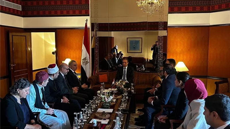 وزير الخارجية يلتقي أعضاء الجالية المصرية في إسلام آباد