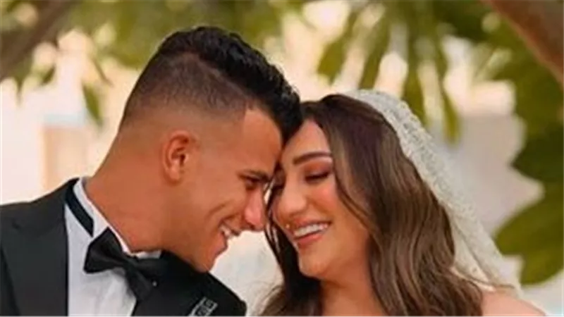 أول تعليق من عصام صاصا بعد عودته إلى زوجته.. 