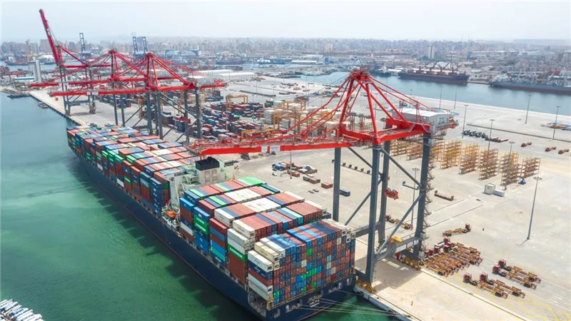   الموانئ المصرية تتداول 390 ألف طن من الرسائل الغذائية الأسبوع الماضي