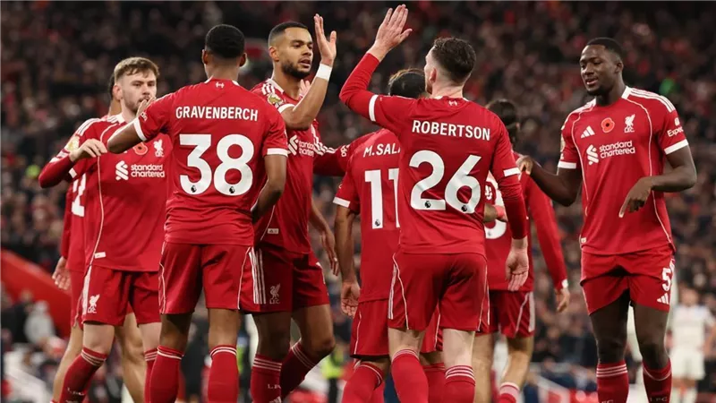 بعد تصريحات محمد صلاح.. ليفربول يحدد موعد رحيل سلوت من الفريق