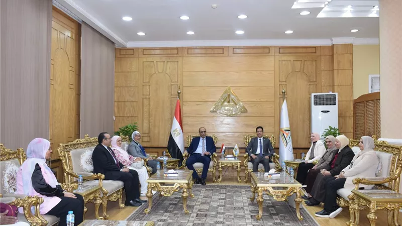 رئيس جامعة بنها يستقبل وفد الاعتماد لتقييم كلية التمريض