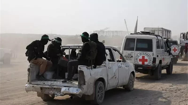 الصليب الأحمر والقسام يستأنفان عملية البحث عن جثة أسير إسرائيلي| فيديو