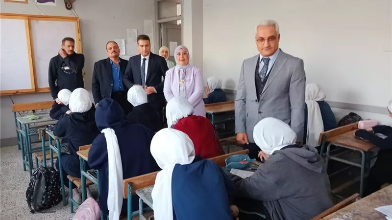 وكيل تعليم القاهرة يتفقد امتحانات شهر نوفمبر بالقاهرة الجديدة