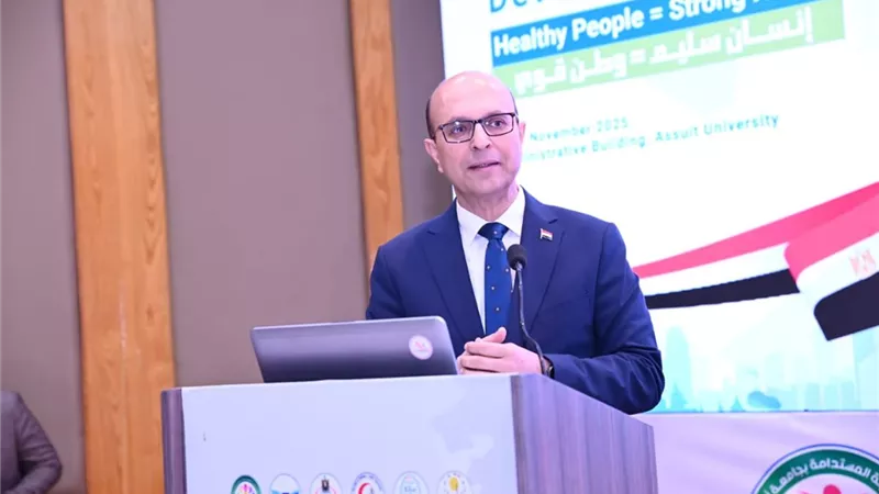 افتتاح فعاليات اليوم العلمي بجامعة أسيوط حول 