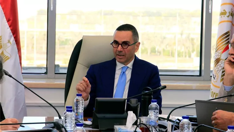 صادرات مصر ترتفع 19%.. وزير الاستثمار يبحث تعظيم النمو وخفض العجز