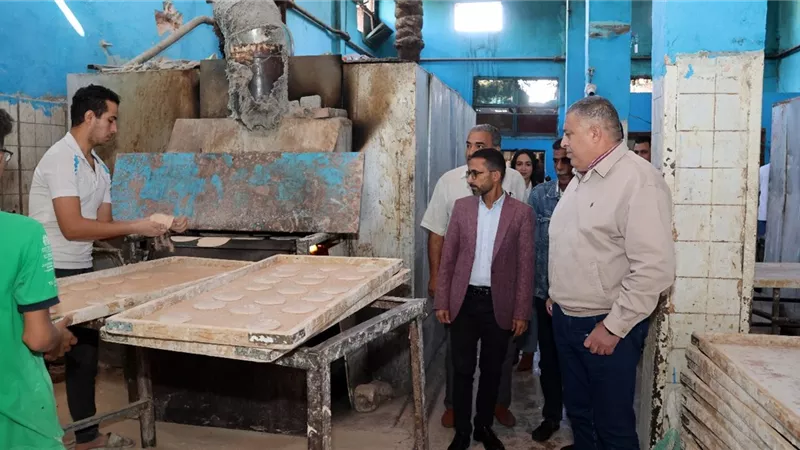 سكرتير عام الإسماعيلية يتفقد المخابز البلدية للتأكد من جودة رغيف الخبز