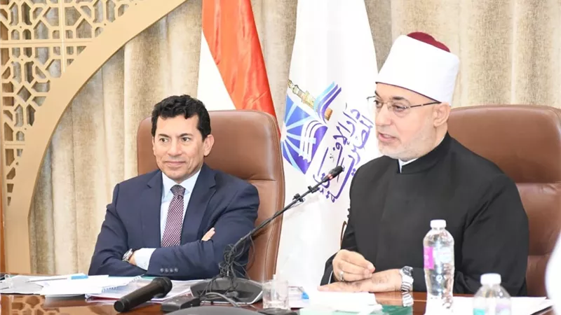 وزير الرياضة يبحث مع مفتي الجمهورية تعزيز التعاون المشترك