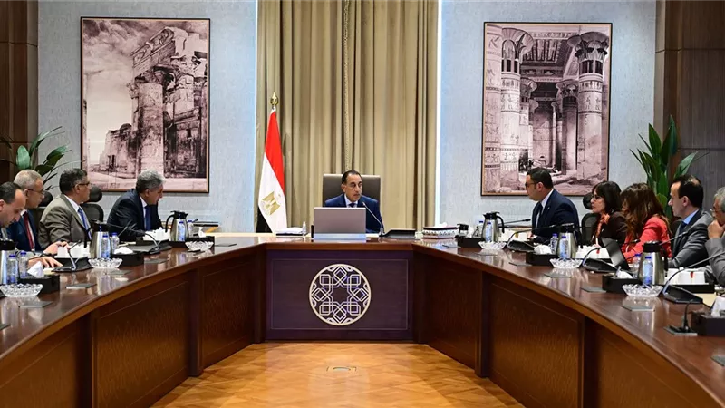 رئيس الوزراء يتابع الموقف التنفيذي لتطوير المناطق المحيطة بهضبة الأهرامات