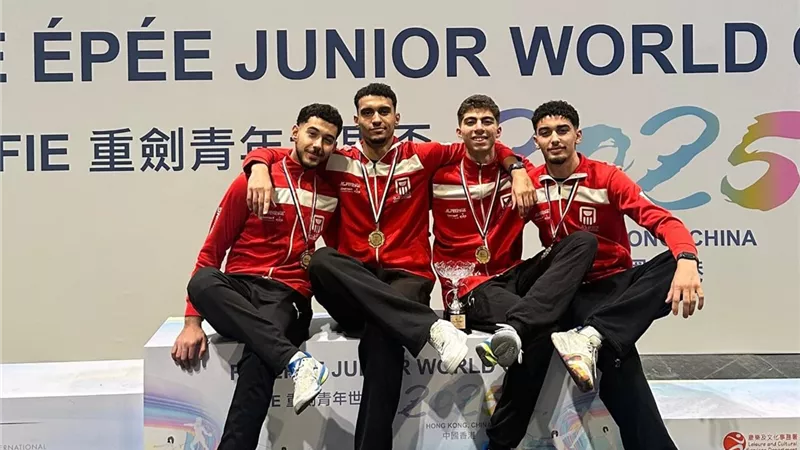 أشرف صبحي يهنئ منتخب مصر بذهبية كأس العالم لسيف المبارزة