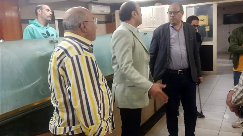 رئيس مياه الجيزة يتفقد محطة جزيرة الدهب ويرفع جاهزية الخط الساخن