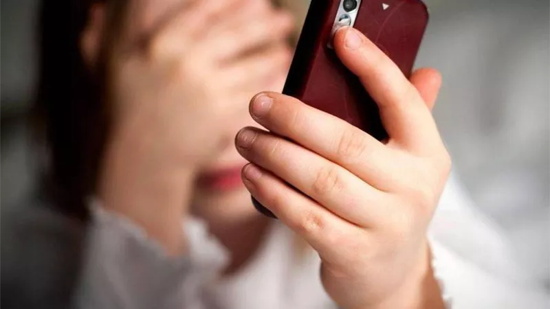 حبس شخص 4 أيام في اتهامه بابتزاز فتاة بصور ومقاطع صوتية بالقاهرة 