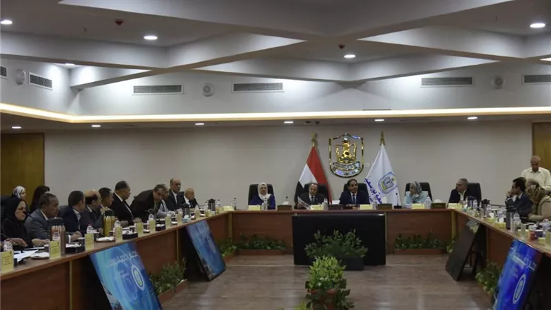 محافظ بورسعيد يشيد بجهود الجامعة في تنفيذ مبادرة اللياقة البدنية