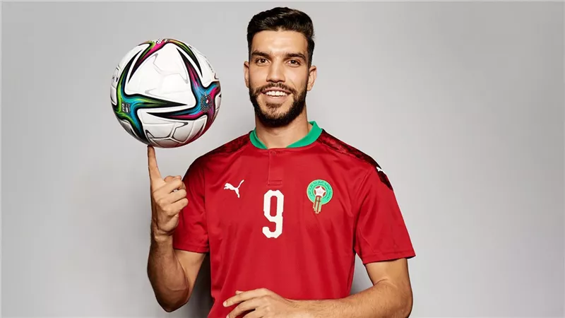 وفاة والد النجم المغربي وليد أزارو لاعب الأهلي السابق