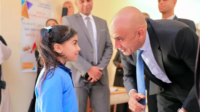 الطفلة خلود العدوي تبهر وزير التعليم بقصيدة مؤثرة|فيديو