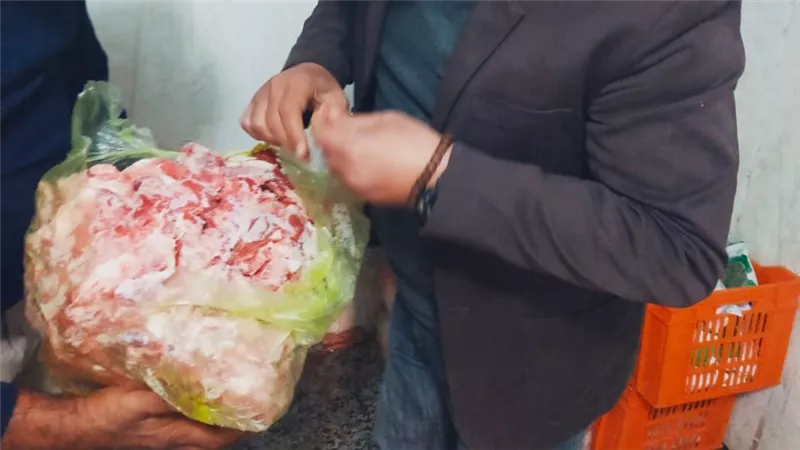 ضبط 162 كيلو لحوم مجهولة المصدر ومخالفات تموينية خلال حملة بالخـانكة
